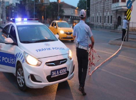 Beşiktaş'ta çöken yol trafiğe açıldı