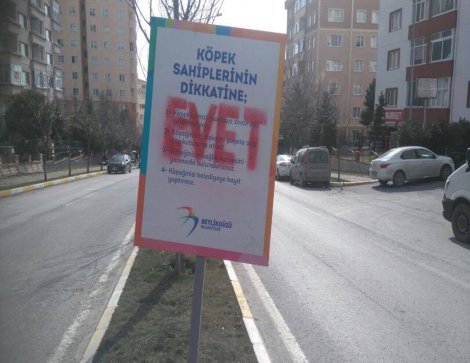 Beylikdüzü Belediyesi'nin afişlerine 'evet' damgası!
