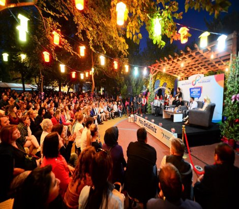 Beylikdüzü'nde barış ve sevgiye bu kez aşk da eklendi