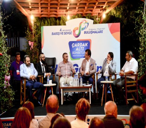 Beylikdüzü'nde siyasi partilerin ilçe başkanları ile 'yerel siyasette etik' konuşuldu