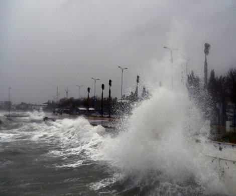 Büyükçekmece lodos fırtınasına hazırlıksız yakalanmadı