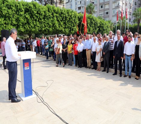 CHP Adana İl Örgütü, Zafer Bayramı'nı kutladı