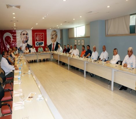 CHP Adana’da tek vücut