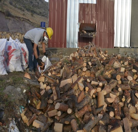 Dikili Belediyesi'nden ihtiyaç sahibi ailelere yardım eli
