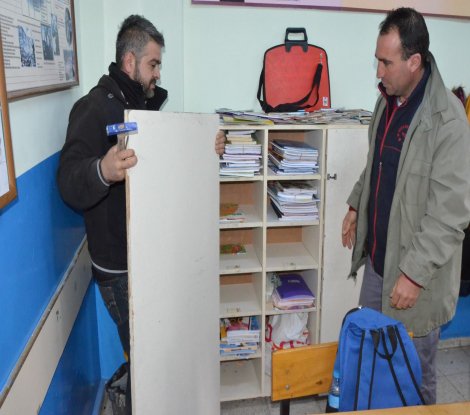 Dikili’de okullara kesintisiz 'destek eli' uzanıyor