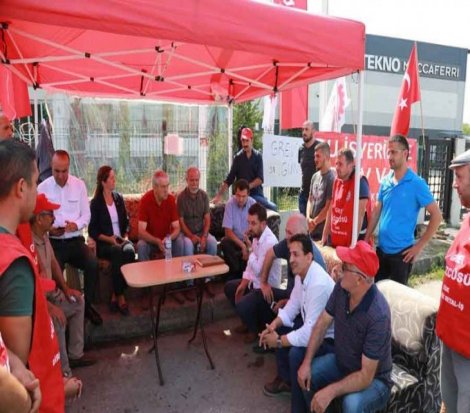 DİSK grevdeki Tekno Maccaferri işçilerini ziyaret etti