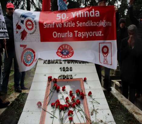 DİSK, kuruluşunun 50. yıldönümünde Kemal Türkler’i mezarı başında andı