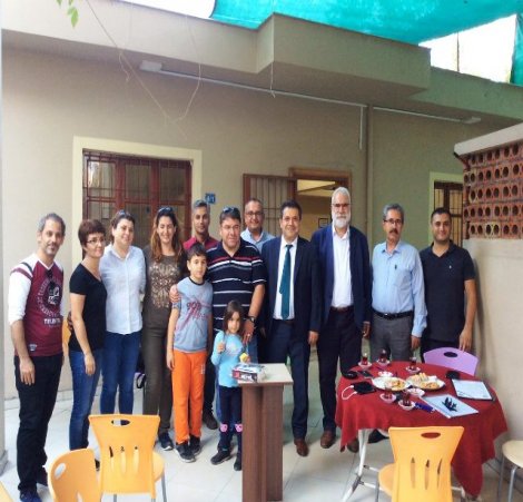 Eğitim-İş Antalya Şube Başkanı Iltar, yeni üye Altundaşar'a Nutuk hediye etti