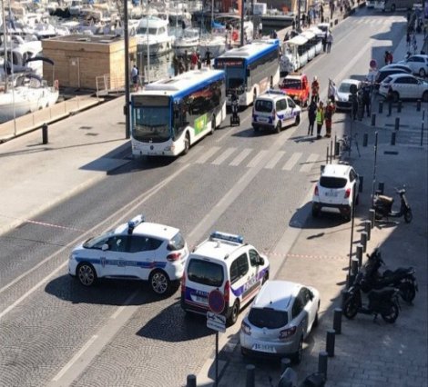 Fransa'da otomobil, otobüs durağına daldı: 1 ölü, 1 yaralı