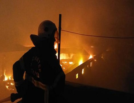 Gaziantep'te dev fabrika alev alev yanıyor