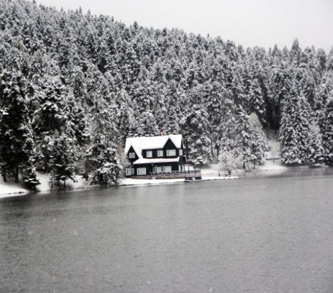Gölcük Tabiat Parkı'ndan eşsiz kar manzarası Gölcük Tabiat Parkı'ndan eşsiz kar manzarası
