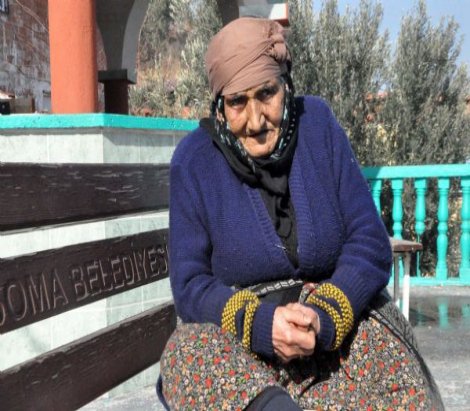 Hakim 82 yaşındaki kadına cami nöbeti cezası verdi!