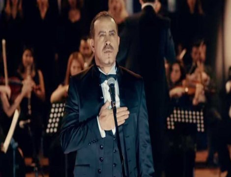 Haluk Levent’ten tüyleri diken diken eden 'İzmir Marşı' performansı