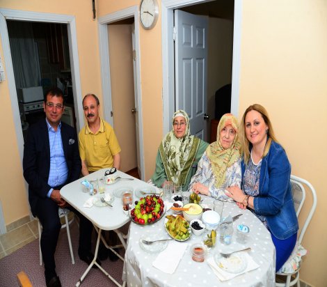 İftar vakti, gönüllere konuk oluyorlar