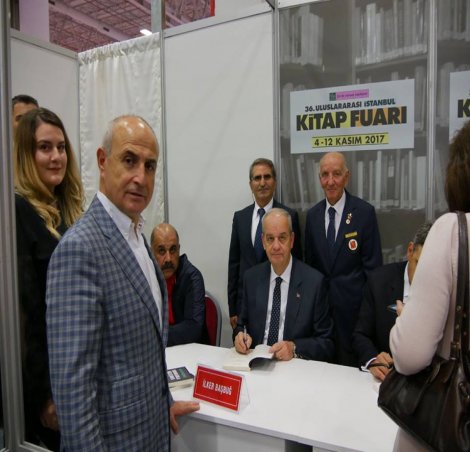 İlker Başbuğ TUYAP Kitap Fuarı'nda gazileri yalnız bırakmadı