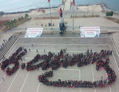 İskenderun'da 'K. Atatürk'ün' imzasının koreografisi yapıldı