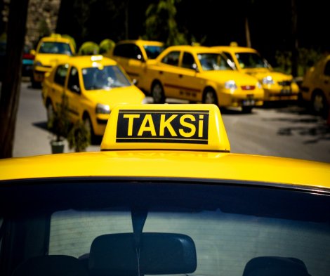 İstanbul'un göbeğinde akılalmaz taksici dehşeti!