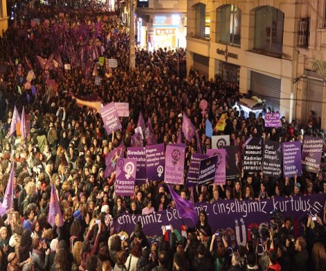 Kadınlar alanlarda: Feminist gece yürüyüşü saat 19:30'da