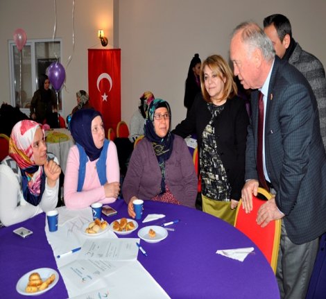 Kadınlar matinesinde şarkılar söylendi