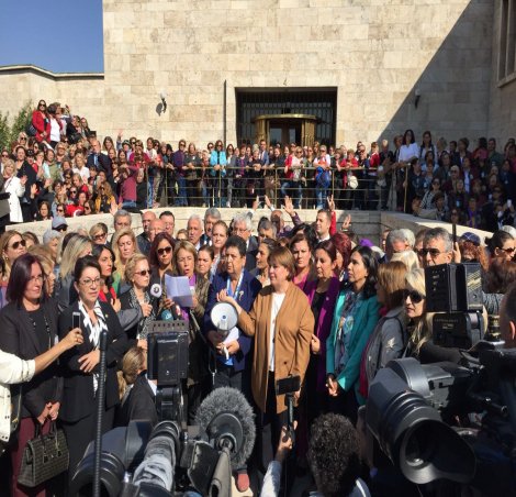 Kadınlar müftülere nikah yetkisi yasasına karşı Meclis'ten seslendi: Kabul etmiyoruz, geri çekin