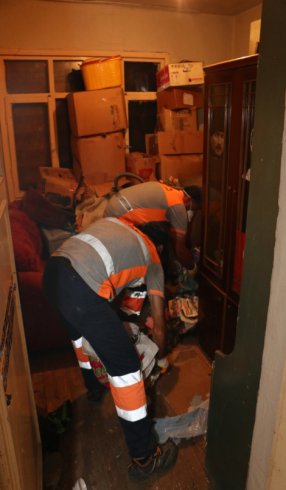 Kartal'da bulunan çöp ev tahliye edildi