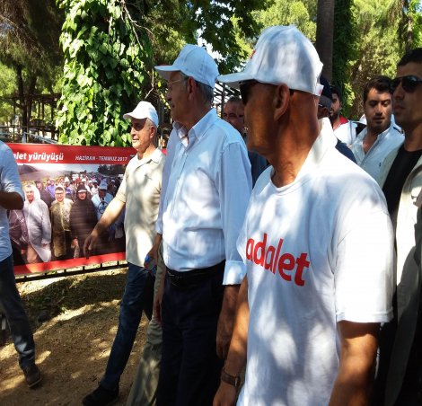 Kılıçdaroğlu Adalet Yürüyüşü Sergisi'nde