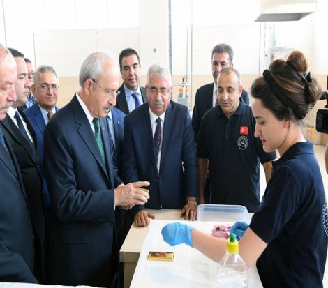 Kılıçdaroğlu, Çorum'da Ahlatçı Metal rafinerisini ziyaret etti