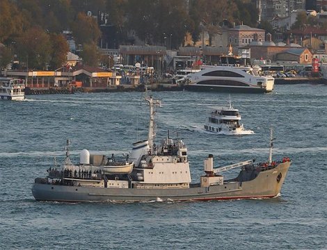 Kilyos açıklarında Rus savaş gemisi kargo gemisiyle çarpıştı