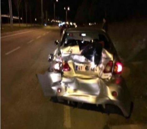Kocaeli'de halk otobüsü ile otomobil çarpıştı: 16 yaralı