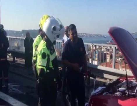 Köprüde araç yangını: 1 şerit trafiğe kapatıldı