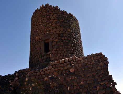 Mardin'de 3 bin yıllık kale, samanlık olarak kullanılıyor