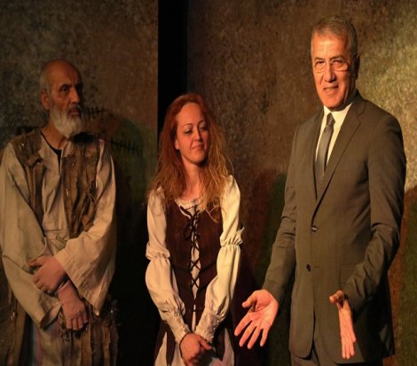 Mezitli Belediyesi Oda Tiyatrosu'na ödül yağmuru