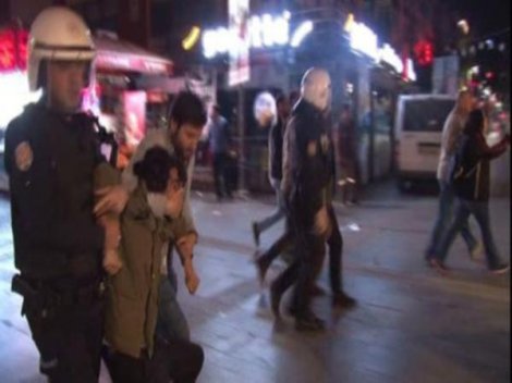Nuriye Gülmen ve Semih Özakça'ya destek verenlere polis müdahalesi