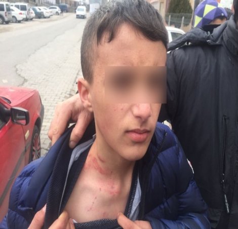 Öğretmen, tuvalete götürdüğü öğrenciyi darp etti