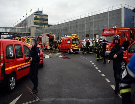 Paris Orly Havalimanı’nda art arda saldırılar!