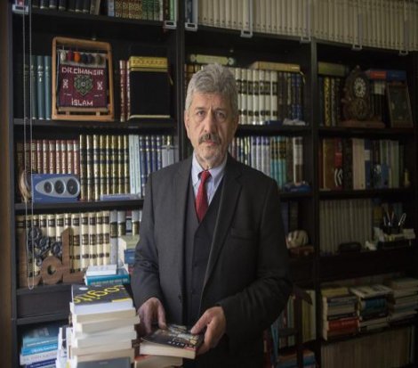 Prof. Dr. Cihangir İslam: AKP işine geleni kullanır ve kenara koyar