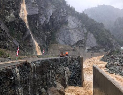 Rize'de çok sayıda ev boşaltıldı