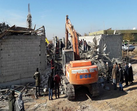 Şanlıurfa'da inşaat çöktü, enkaz altında kalanlar var