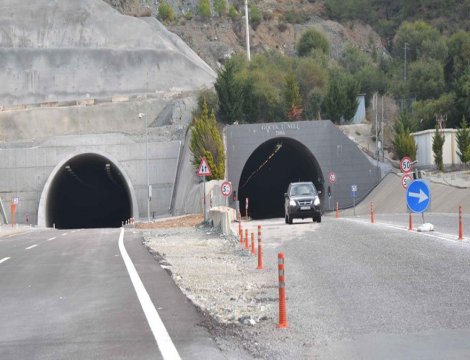 Şirket, ücret vermeyen ambulansın geçmesine izin vermedi