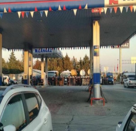 Şişecam işçilerinin yürüyüşüne barikat engeli