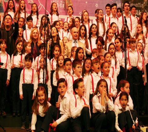 Suat Suna Büyükçekmece’de geleceğin müzisyenlerini yetiştiriyor