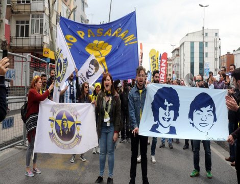 Taraftarlar 1 Mayıs'ı böyle kutladı Taraftarlar 1 Mayıs'ı böyle kutladı