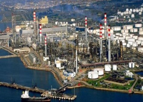 TÜPRAŞ işçilerinden yarım gün iş bırakma eylemi TÜPRAŞ işçilerinden yarım gün iş bırakma eylemi