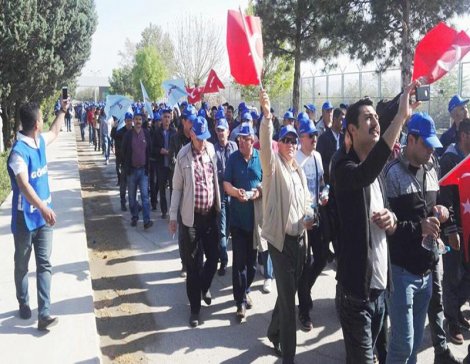 Tüpraş'ta işçiler iş bıraktı Tüpraş'ta işçiler iş bıraktı
