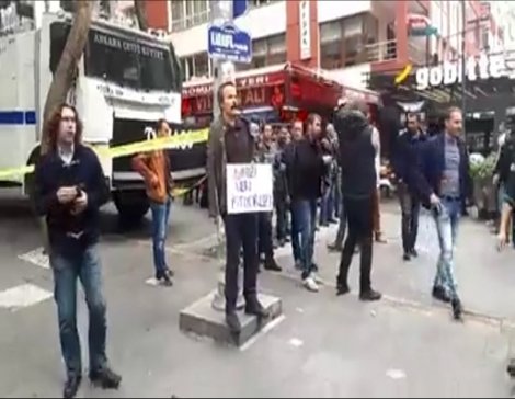 Yüksel Caddesi'nde 'işimi geri istiyorum' eylemini sürdüren Veli Saçılık'a gözaltı