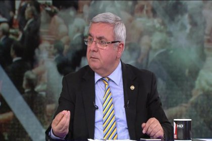 AKP'li Mehmet Metiner: Bülent Arınç'ın gönül dünyamızda zerrece yeri yok