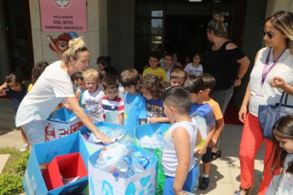 Anaokulu öğrencilerine geri dönüşüm semineri