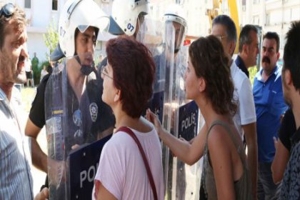 Antalya'da otopark yapılmasını istemeyen mahalleliye polis müdahalesi