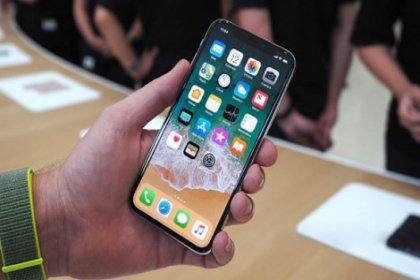 Apple iPhone X ekranlarında sorun olduğunu kabul etti