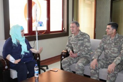 Atatürk'e hakaret eden Akit yazarına, Hulusi Akar'dan ziyaret